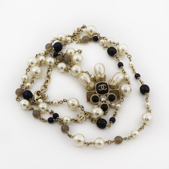 CHANEL Faux Pearl, Resin & Strass CC Bead Strand Necklace - Picture 3 of 4